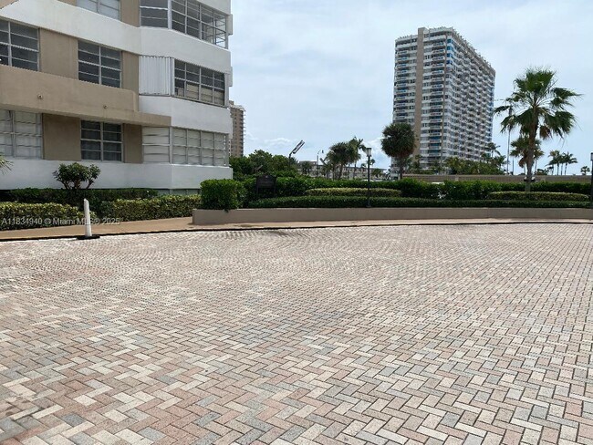 Building Photo - 1965 S Ocean Dr