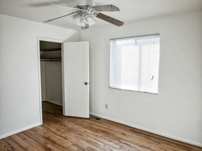 Building Photo - Briscoe Apartments