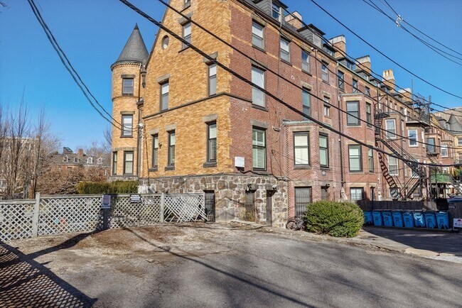 Building Photo - 1763 Beacon St