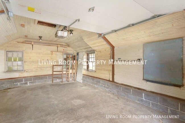 Building Photo - 3524 NE Simpson St