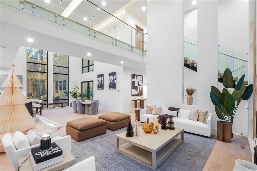 Building Photo - 1736 Cox Rd