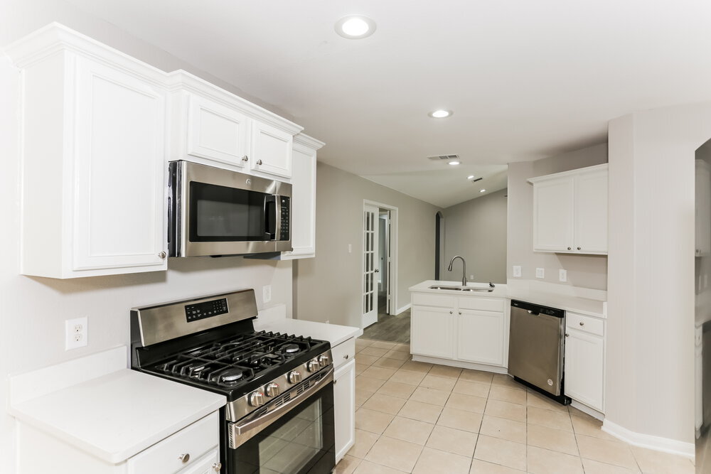 Building Photo - 10041 Silent Hollow Dr