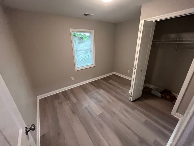 Building Photo - 2 Bedroom Updated Duplex in Frankfort