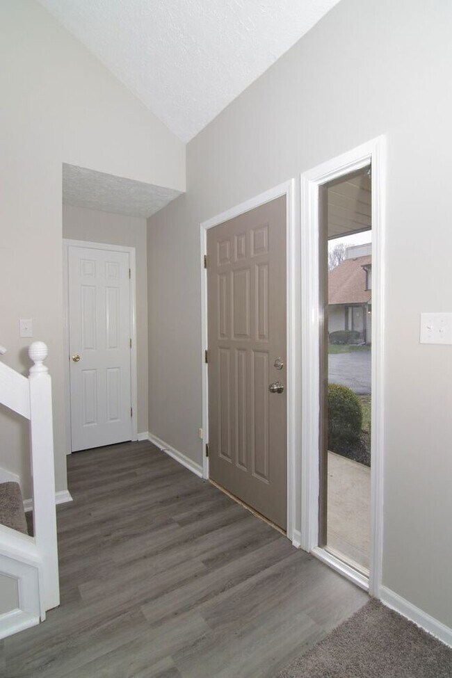 Building Photo - 2 Bedroom Condo