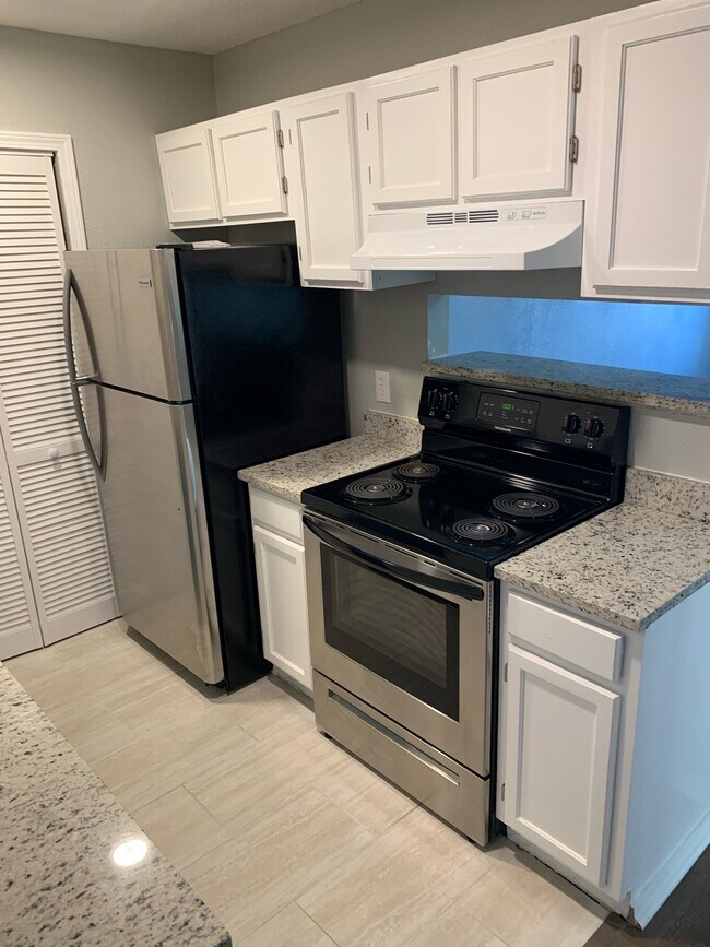 Building Photo - 11032 E 14th Ct