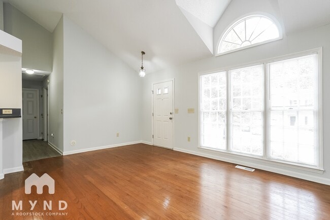 Building Photo - 821 Penncross Dr