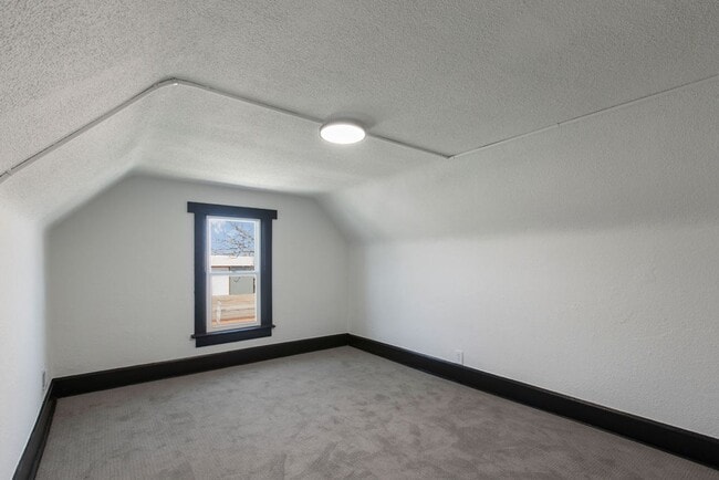 Building Photo - 3 Bedroom Bungalow in Fort Collins