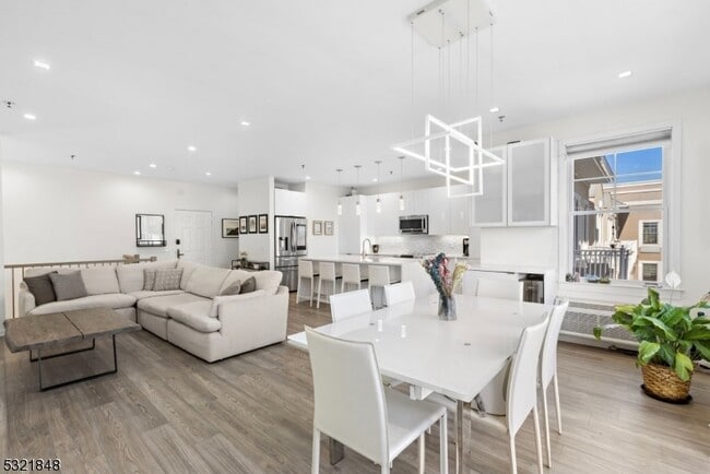 Building Photo - 1 Independence Way