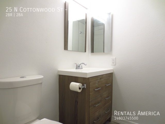 Building Photo - 2 Master Bedrooms in Fully Remodeled, Sing...