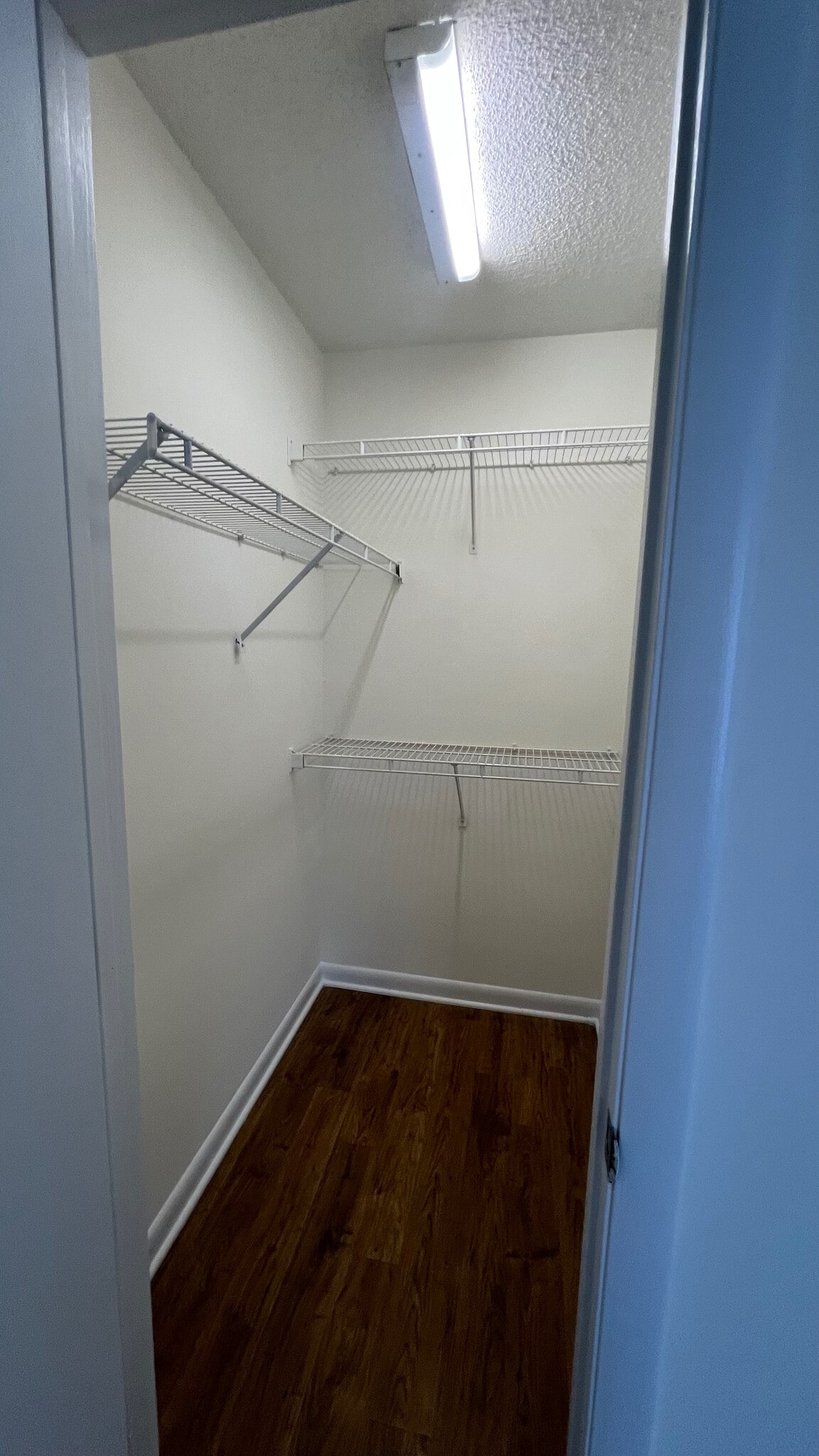 Building Photo - Room in Condo on Collegiate Cir