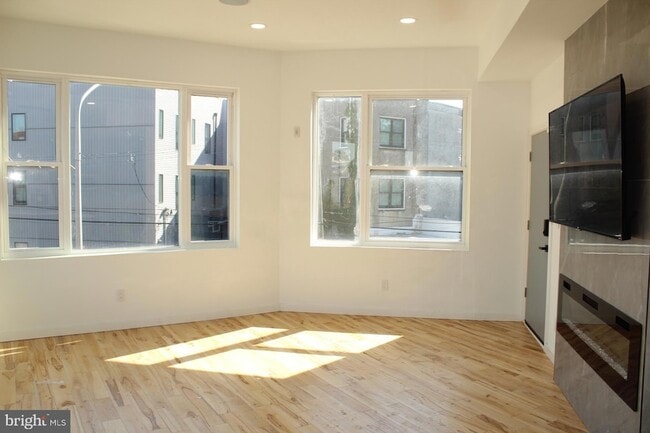 Building Photo - 3017 Ridge Ave