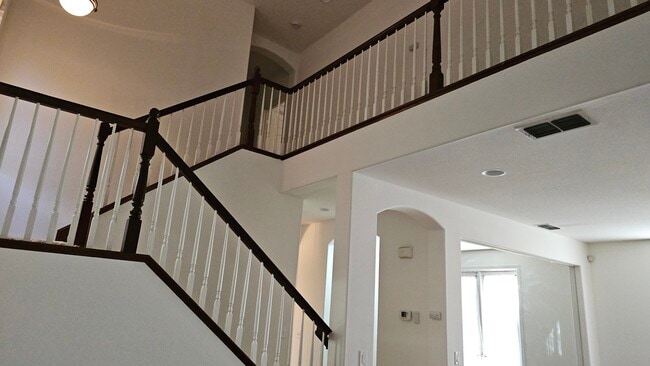 Building Photo - 5012 Crest Dr