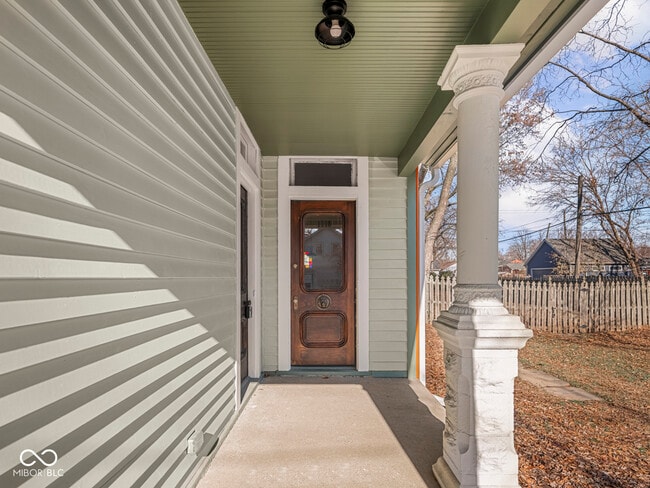 Building Photo - 1118 E St Clair St