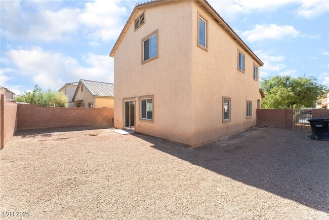 Building Photo - 32 Rosa Rosales Ct