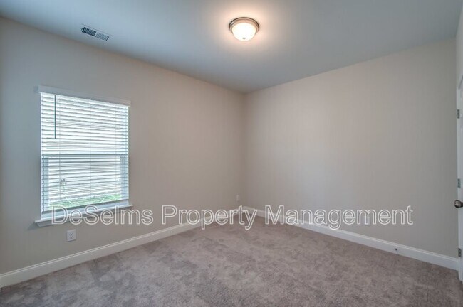Building Photo - 1529 Holton Rd