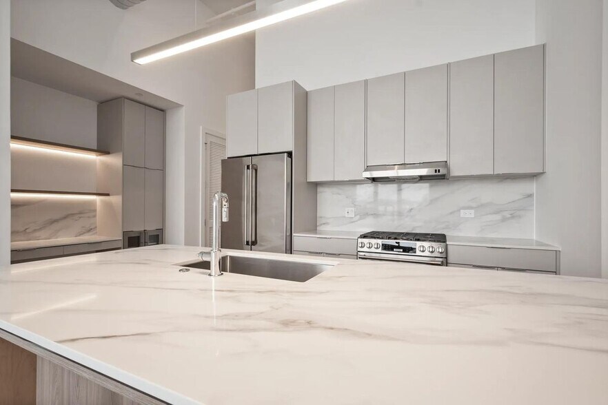 Building Photo - 728 Waukegan Rd