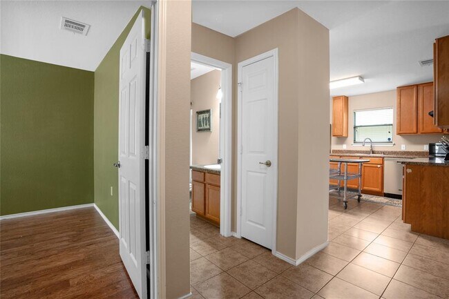 Building Photo - 8925 China Rose Dr