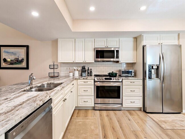 Building Photo - 6094 Wilshire Blvd