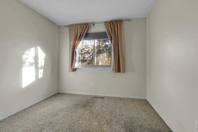 Building Photo - $2,795 - 3 Bed, 2.5 Bath Home in Broomfiel...