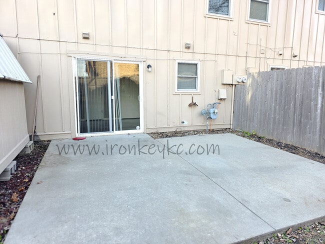 Building Photo - 10176 Haskins St