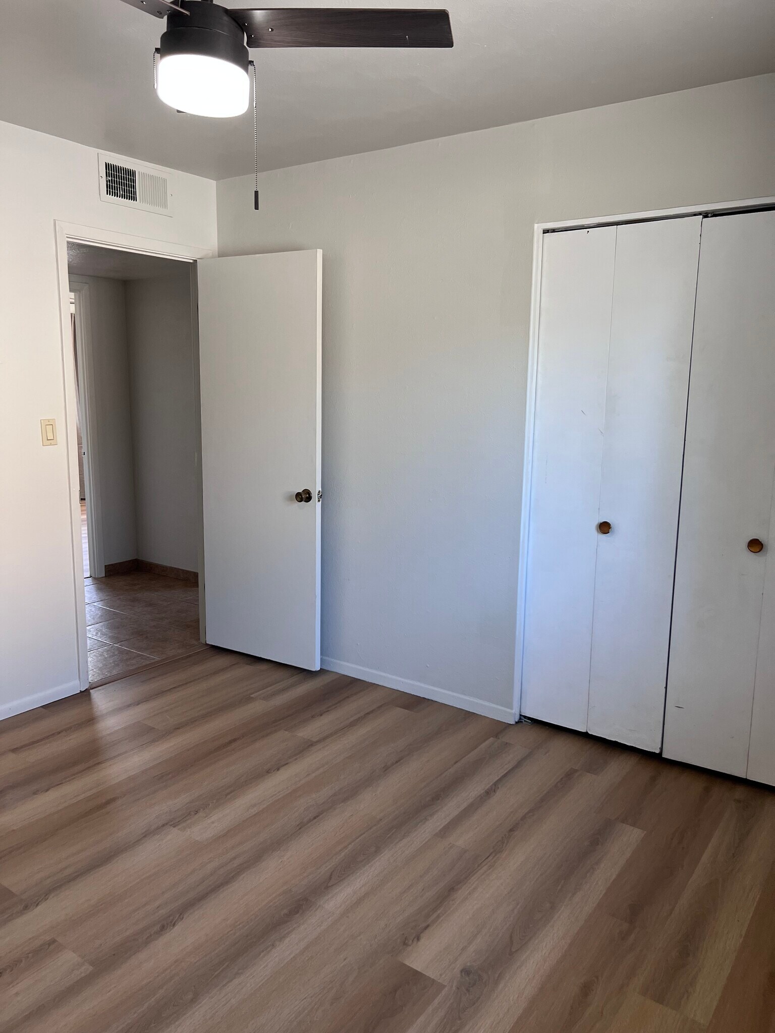 Building Photo - 3015 E Desert Cove Ave