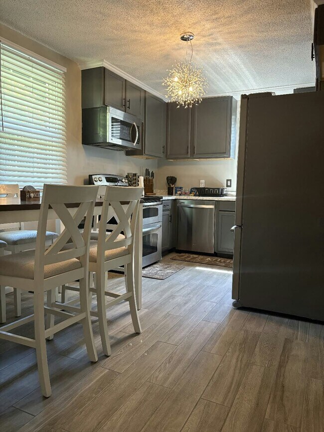 Building Photo - 4880 Barclay Square Dr