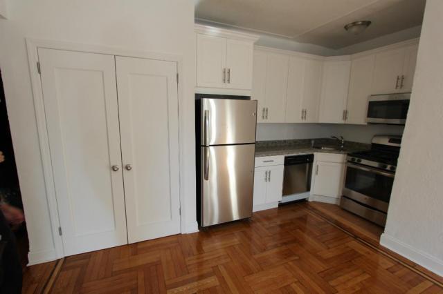 Building Photo - 1 bedroom in Sunnyside NY 11104