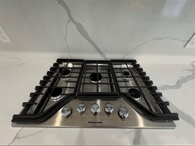 Building Photo - 4915 Whispering Way