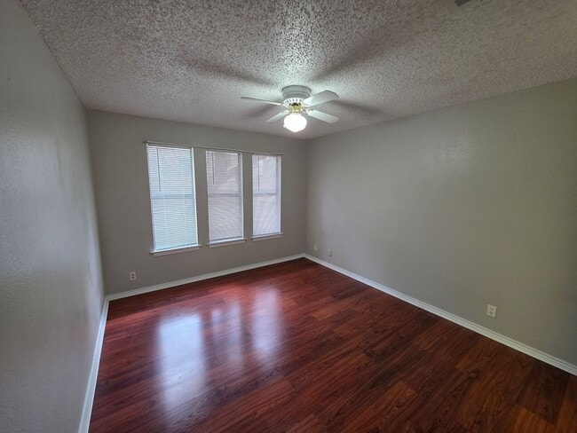 Building Photo - Hidden Creek Townhouse