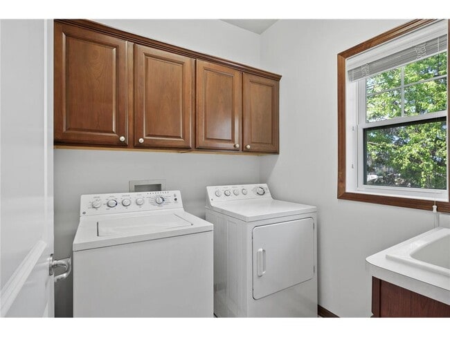Building Photo - 2102 Cedar Grove Trail