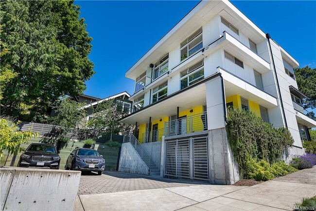 Building Photo - 5201 Phinney Ave N