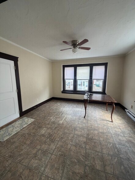 Building Photo - 162 Marshall St