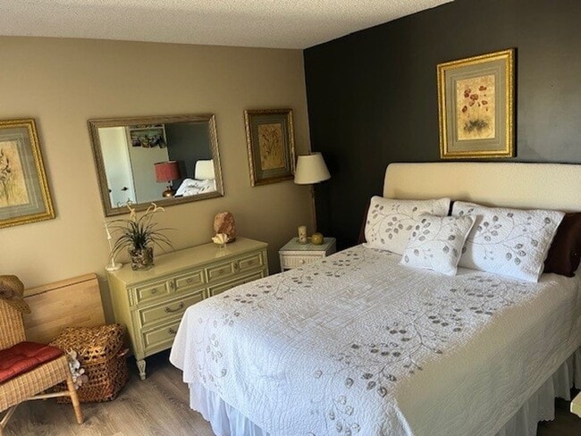 Building Photo - Great Summer Rental at a Great Price! Available any 30 day time frame between May 15 through Octo...