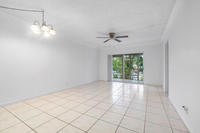 Building Photo - 1638 Embassy Dr