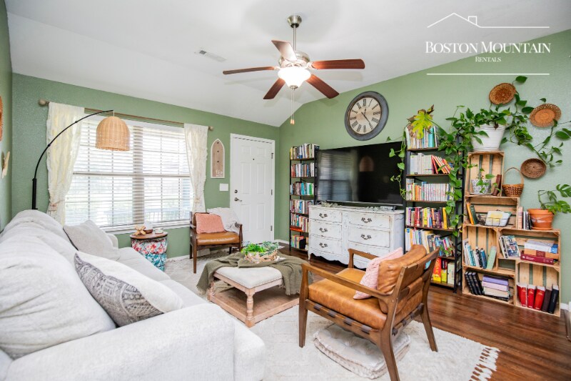 Building Photo - 1121 Apollo Dr