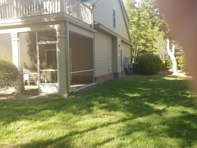 Building Photo - 92 12 Oaks Dr