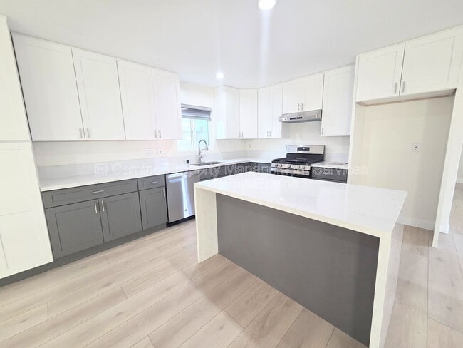 Building Photo - 5662 Cathy Ln