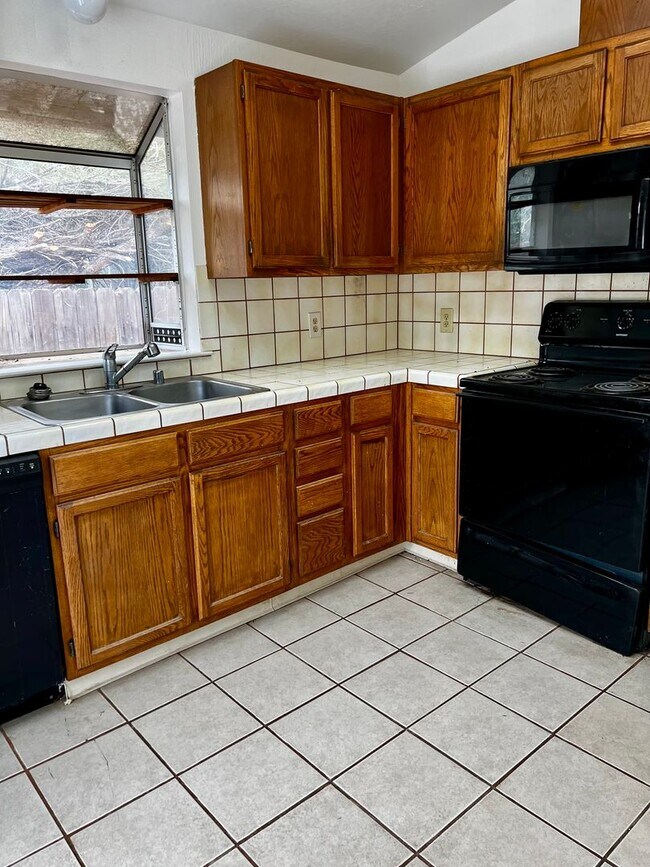 Building Photo - 1411 Ambassador Drive - Located in Northwest Reno!