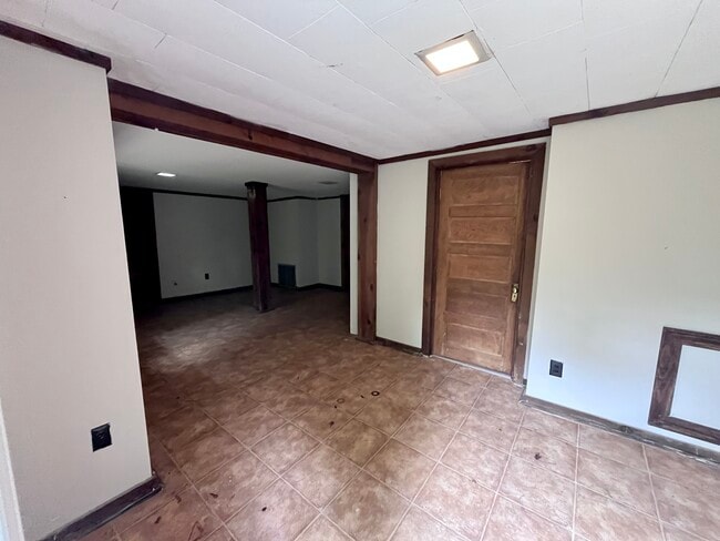 Building Photo - 821 7th Ave N