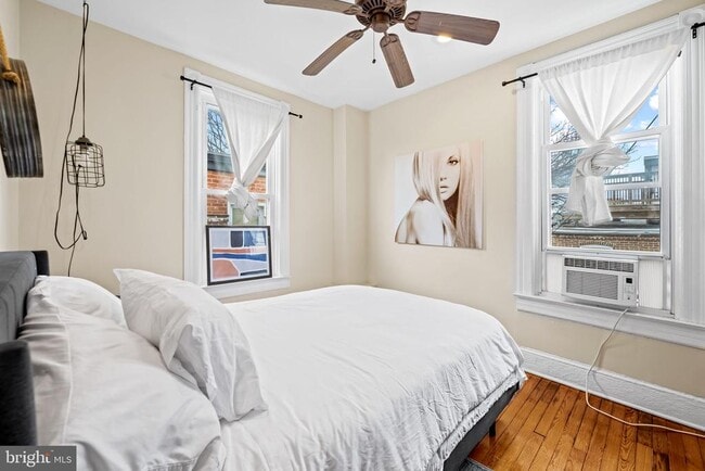 Building Photo - 1402 Light St