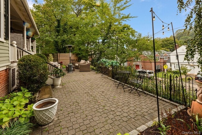 Building Photo - 56 Scudder Ave