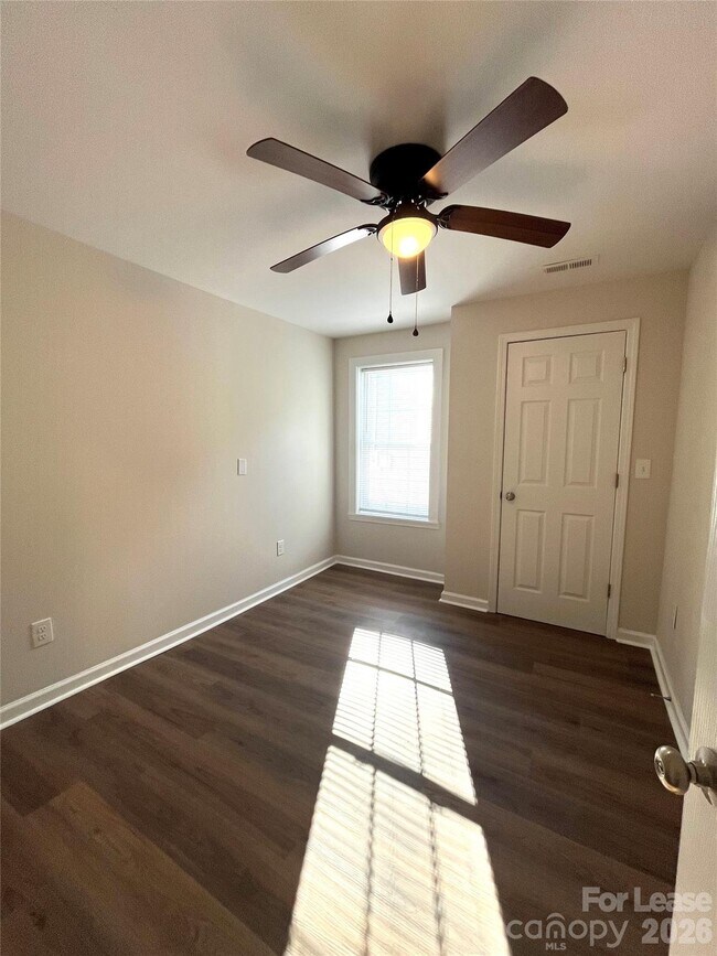 Building Photo - 711 S Jackson St