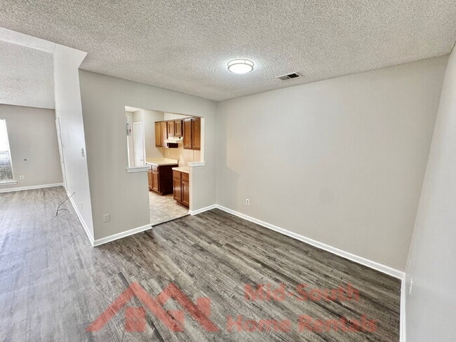 Building Photo - 5528 Ginners Dr