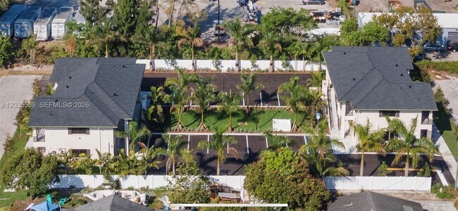 Building Photo - 5750 SW 44th St