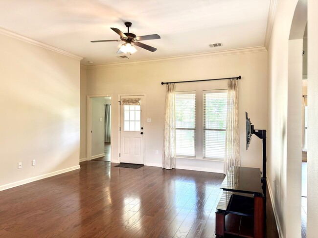 Building Photo - Move-In Ready 3 Bed, 2 Bath Home in Prairi...