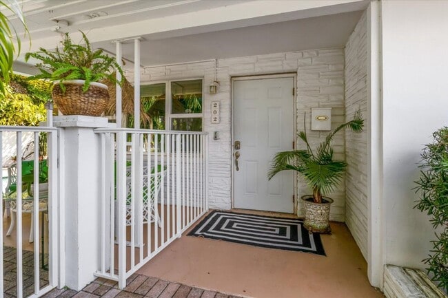 Building Photo - 202 32nd St