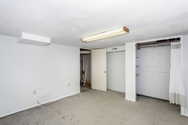 Building Photo - 516 S Erie Ave