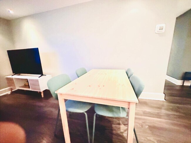 Building Photo - 2424 NE 9th St