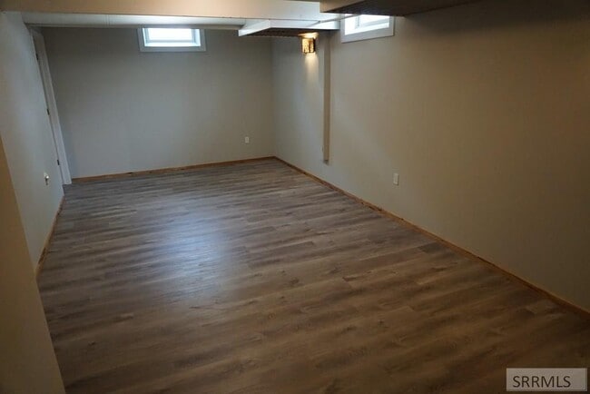 Building Photo - 613 Sykes Dr