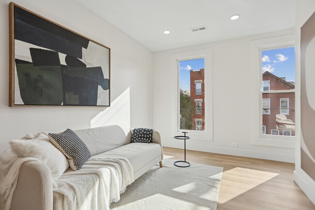 Building Photo - 1310 W Erie St